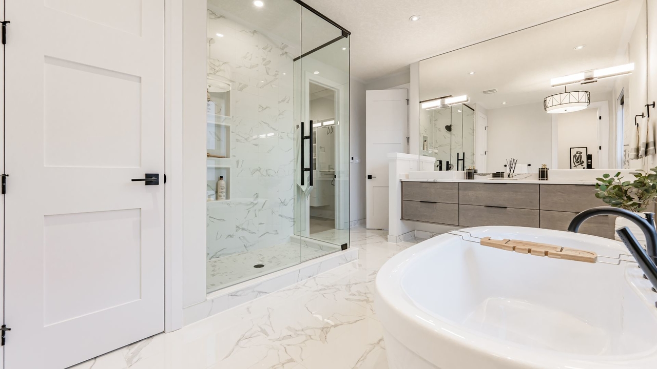 Semi-Frameless Shower Screen: Enhance Bathroom Luxury Instantly
