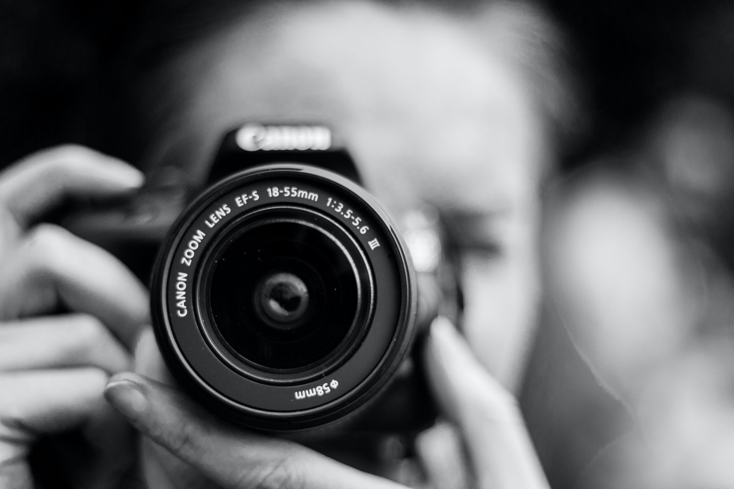 Professional headshot photographer for LinkedIn & resumes